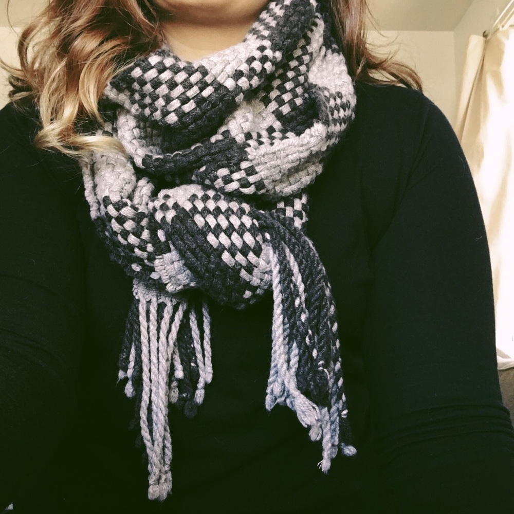 Cozy Charcoal Gray Woven Checkered Scarf w tassels